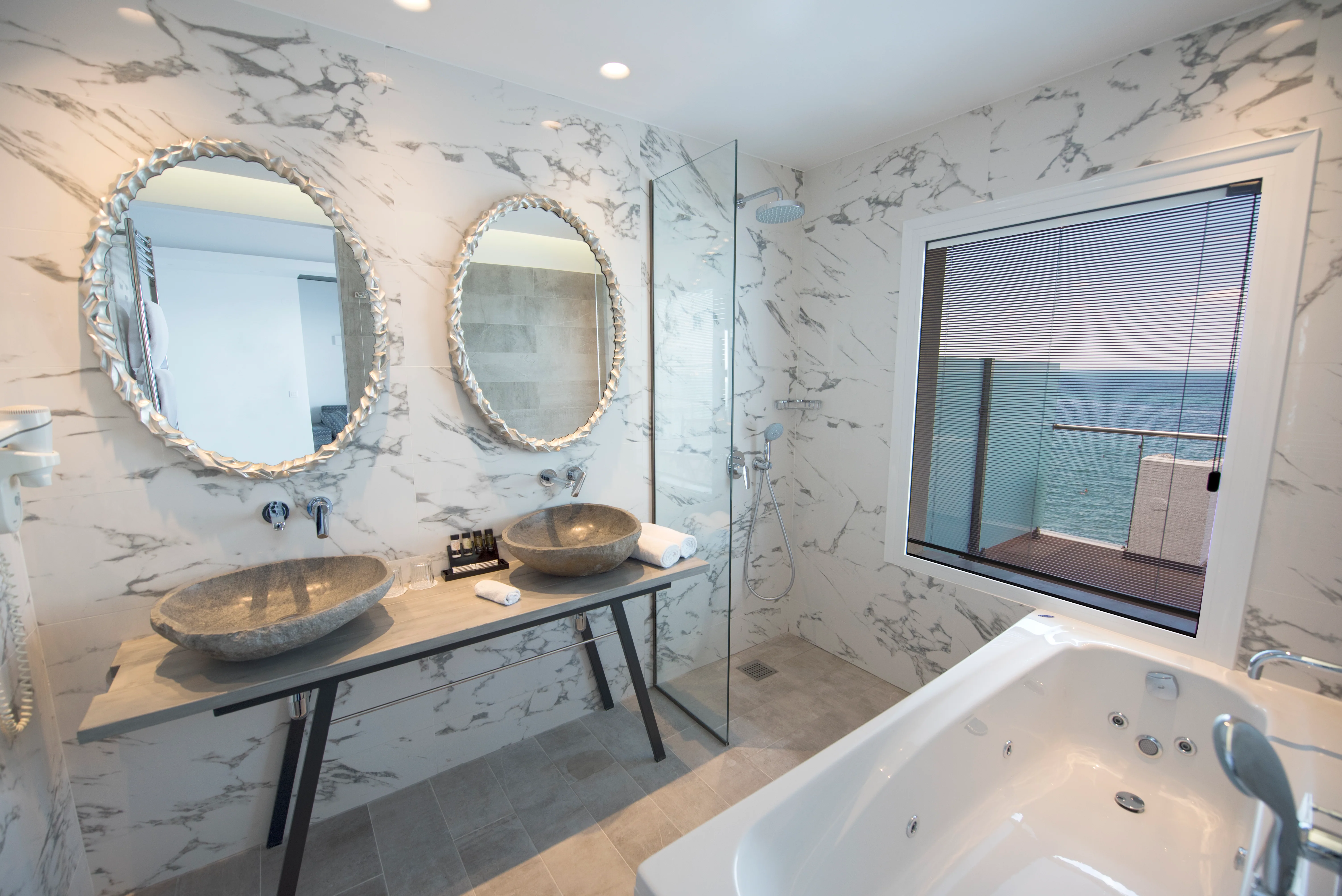 Aeolus suite panoramic sea view